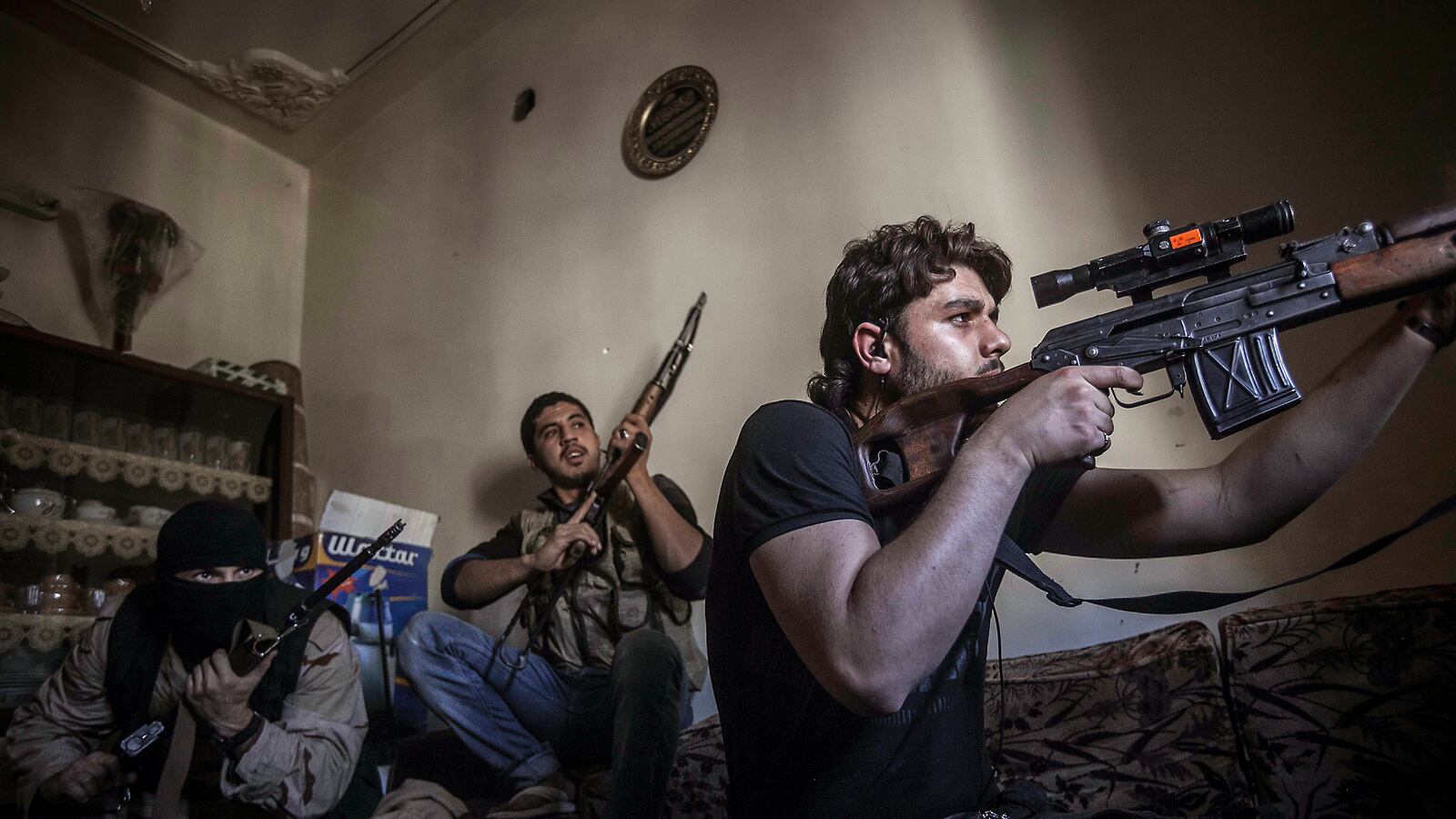 articles/2012/12/04/back-the-syrian-rebels-but-don-t-intervene/syria-rebels-crowley_o0aehb