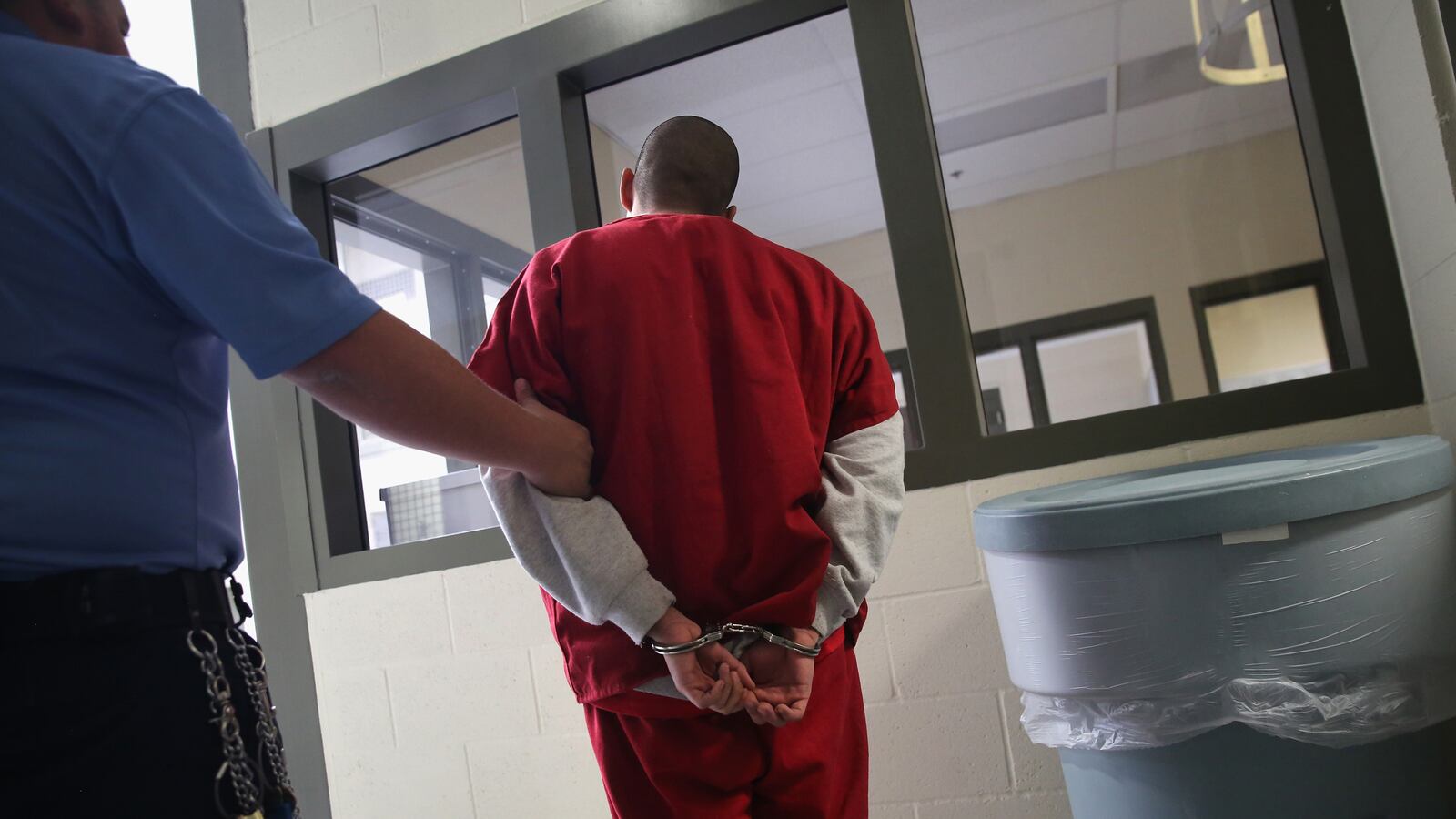 cheats/2014/04/11/70-of-federal-drug-terms-get-cut/140411-prison-cheat_i2rx5g