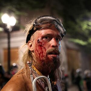 2020-07-27T084208Z_427031589_RC2K1I9NGEUP_RTRMADP_3_GLOBAL-RACE-PROTESTS-PORTLAND_vowxkh