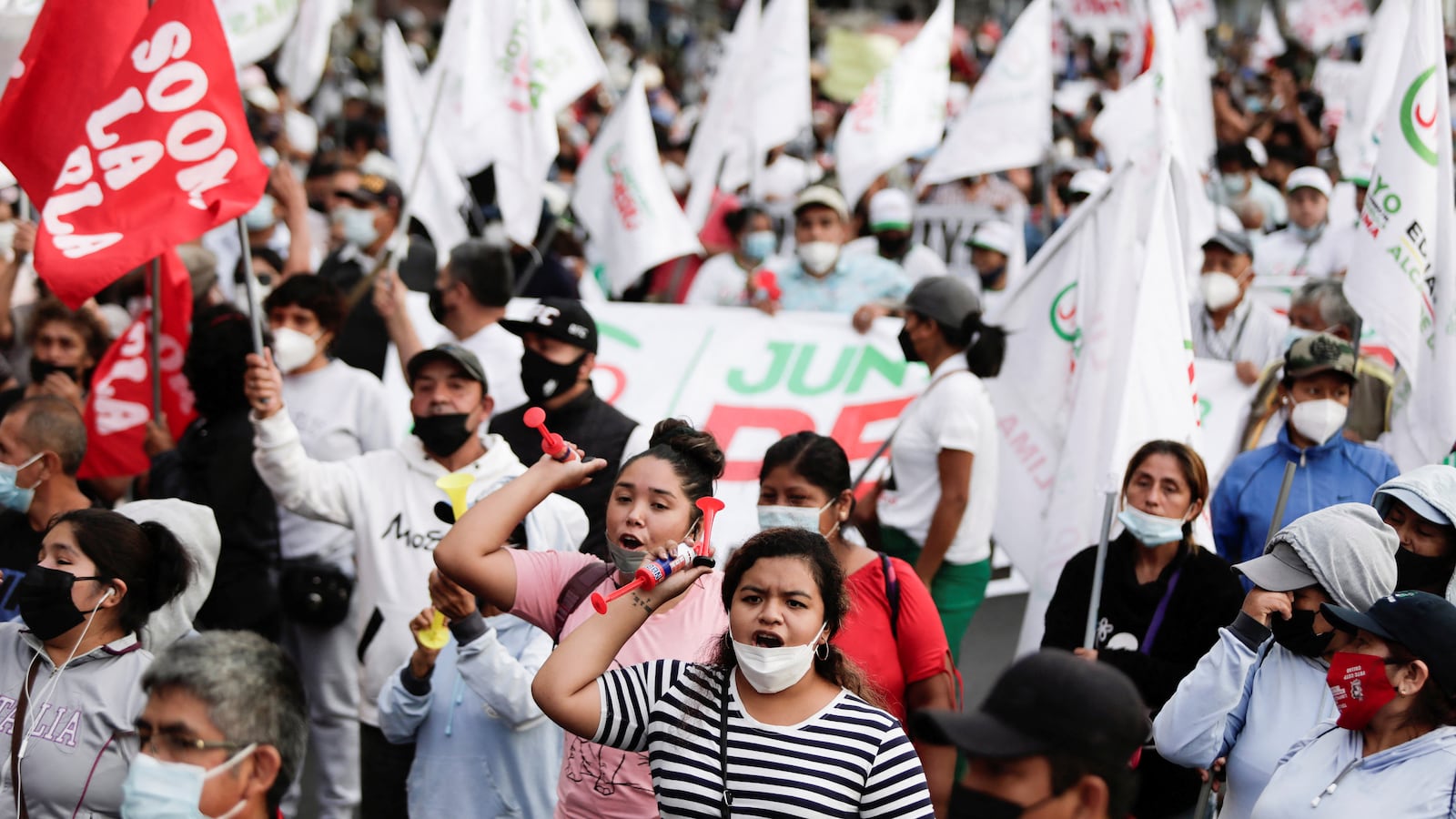 2022-04-07T231405Z_785206899_RC2IIT989OM1_RTRMADP_3_PERU-PROTESTS_p6rogl