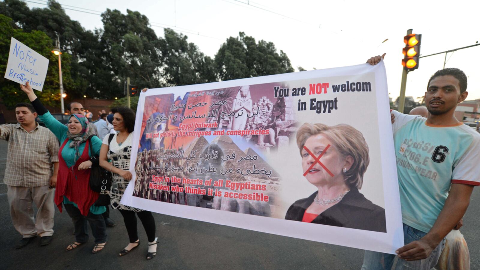 cheats/2012/07/16/tomatoes-shoes-thrown-at-clinton/egypt-protests-hillary-cheat_hm3mrd