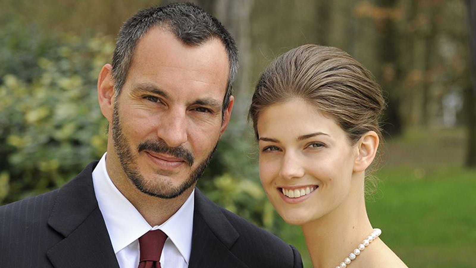 articles/2013/04/30/model-kendra-spears-engaged-to-a-shia-prince/130430-prince-aga-khan-kendra-spears-engagement-sidell-tease_hoycf6