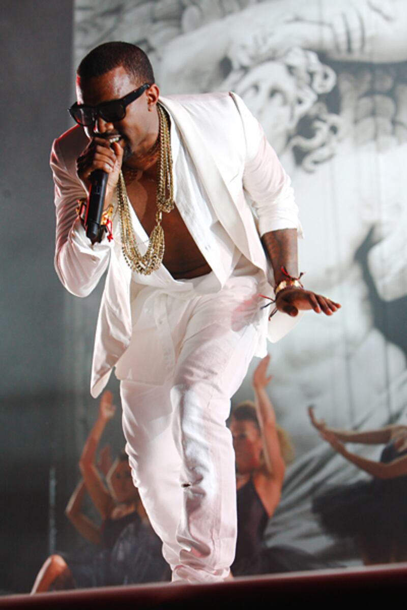 galleries/2011/08/06/summer-s-biggest-music-festivals/kayne-west-summer-festivals_svzikj