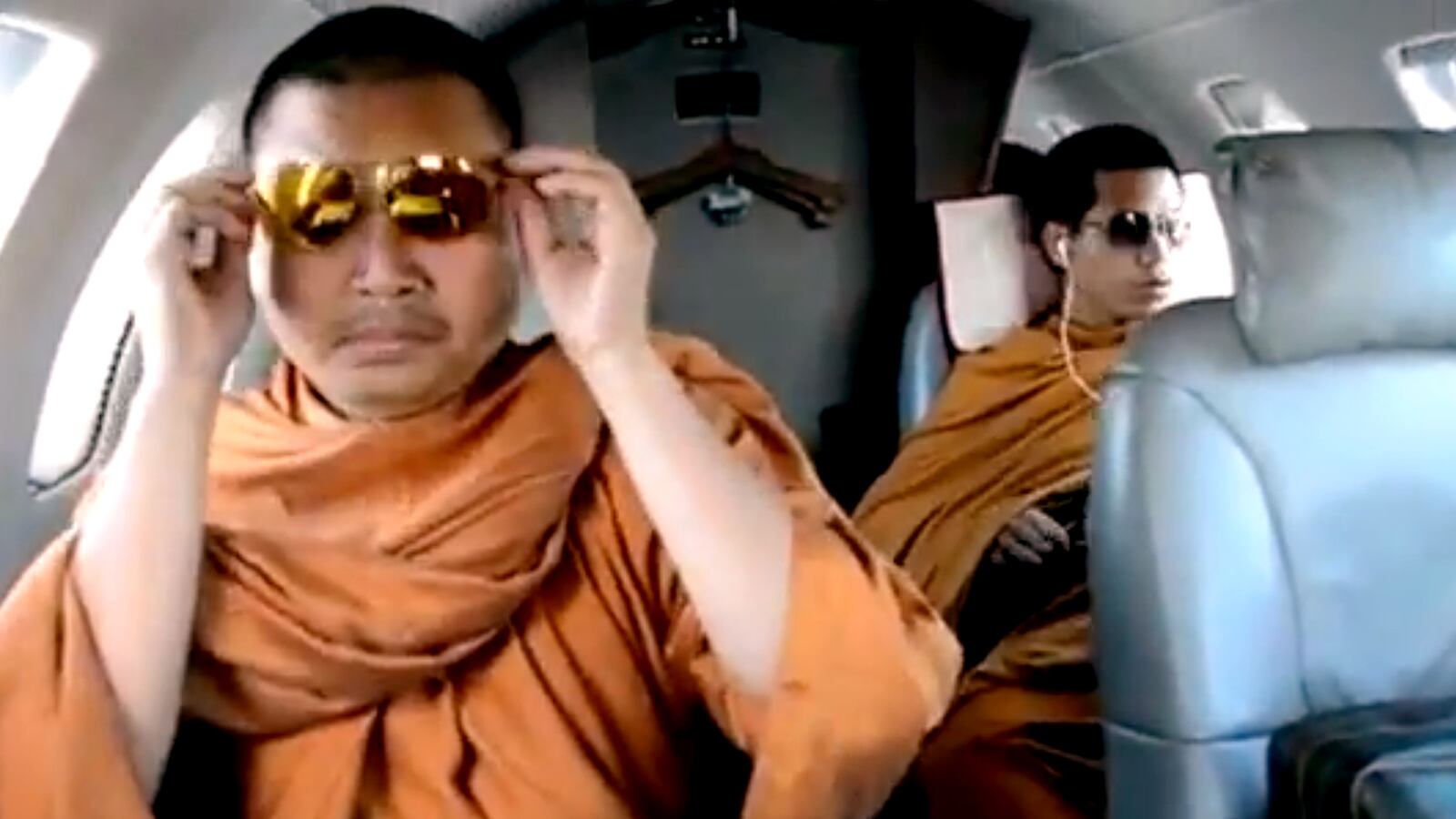articles/2013/06/18/jet-setting-video-of-thai-buddhist-monks-causes-scandal/130618-Cunningham-fashion-monk-tease_milygv