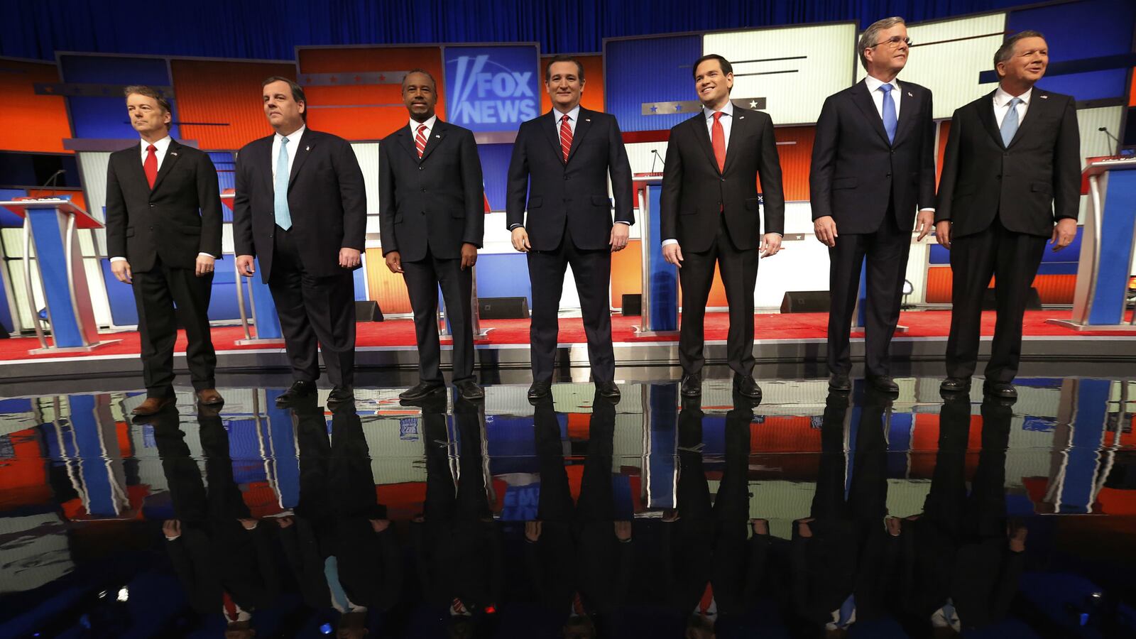 cheats/2016/01/28/cruz-rubio-step-up-in-trump-a-absence/160129-republican-debate-cheat_zyg3ij