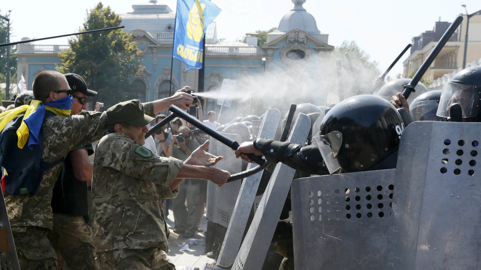 articles/2015/08/31/kiev-grenade-kills-riot-police-as-divided-ukraine-oks-minsk-ceasefire/150831-ukraine-clashes-tease_rmwokk