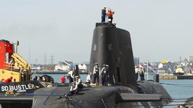 cheats/2011/04/09/navy-officer-shot-dead-on-submarine/british-submarine-shooting_xfanui