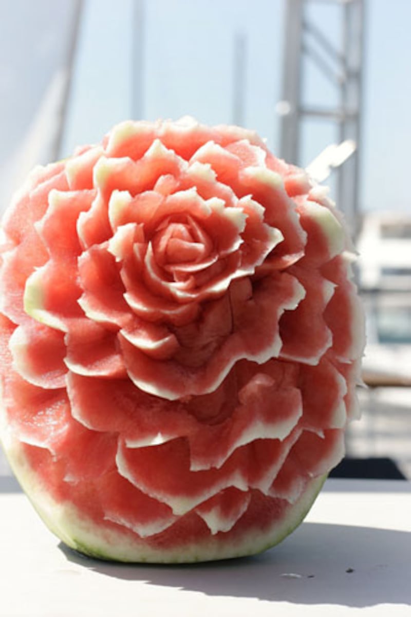 galleries/2012/07/08/9-amazing-watermelon-sculptures-photos/watermelon-carvings-8_guo0bn