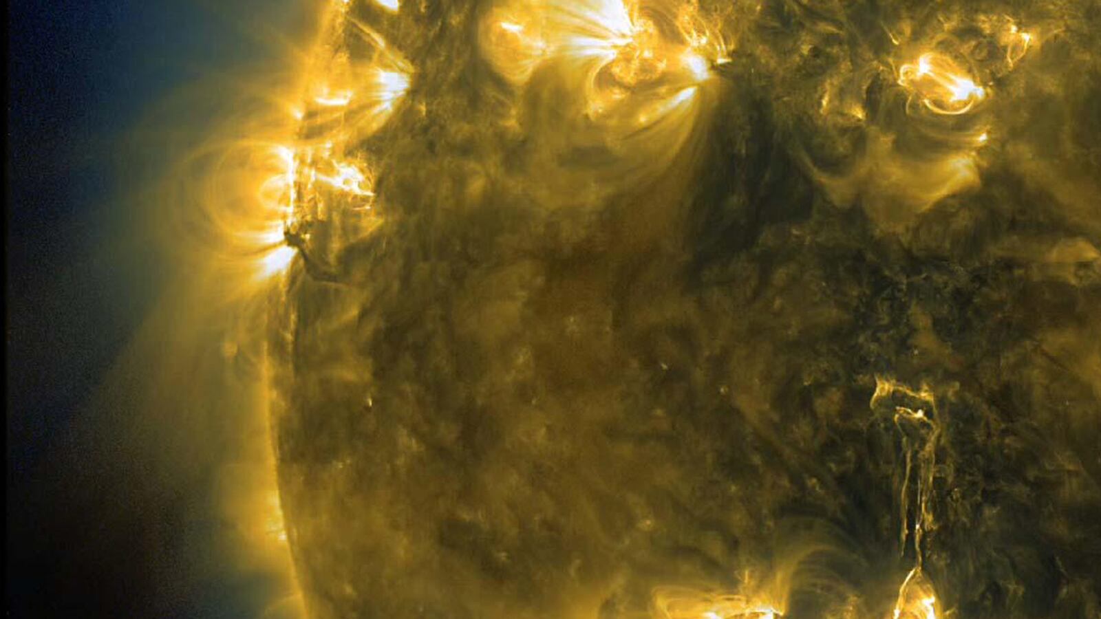 articles/2014/09/12/the-sun-is-pummeling-earth-now-what-solar-storms-for-dummies/140912-solar-storm-tease_yygc1y