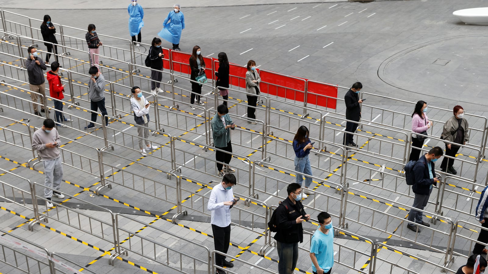 2022-04-29T092304Z_2081850521_RC2WWT9KLFDF_RTRMADP_3_HEALTH-CORONAVIRUS-CHINA_d0ow7m