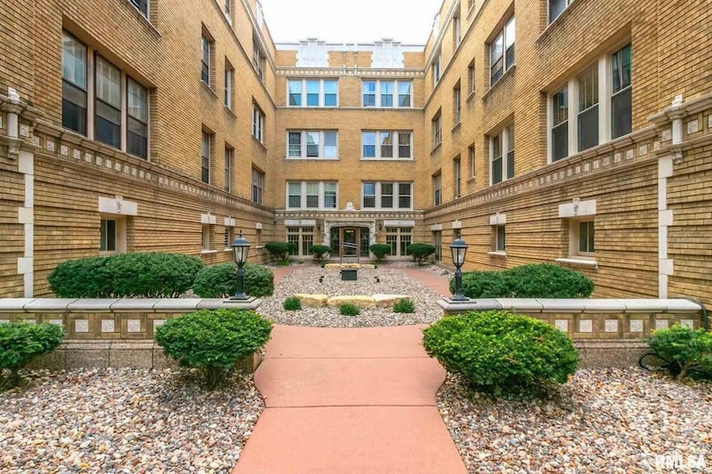 Harrison Manor Condominums exterior.