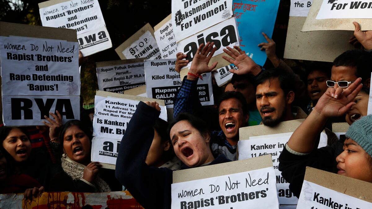 cheats/2013/01/08/inside-the-delhi-rape/rape-protests-india-cheat_pwgueq