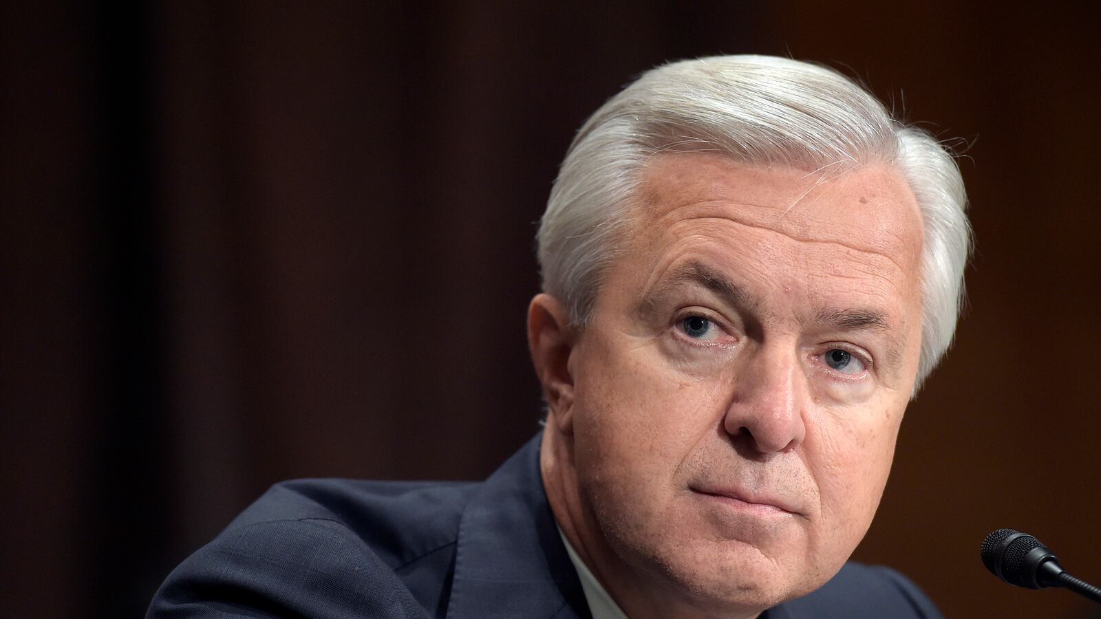 articles/2016/09/28/john-stumpf-s-wells-fargo-racket-shows-why-bank-workers-need-a-union/160928-ellison-john-stumpf-tease_oqfwh1