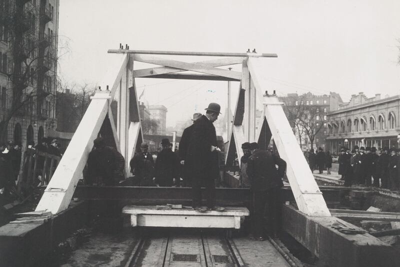 galleries/2016/01/09/these-iconic-new-york-city-photos-are-now-all-yours/160108-nypl-broadway1_tatkk0