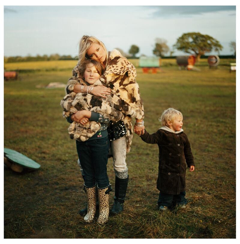 galleries/2014/10/12/london-s-pagan-counterculture-kings/141010-new-gypsies-9_hhsotj