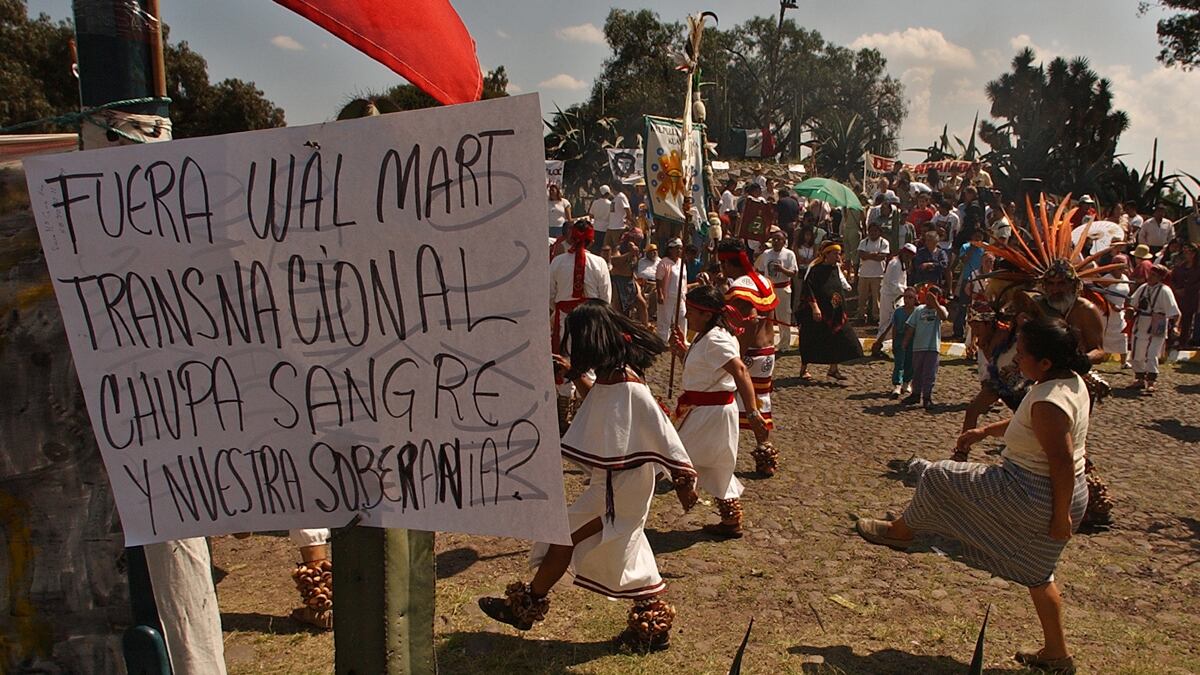 cheats/2012/12/18/nyt-walmart-used-bribes-in-mexico/walmart-bribes-mexico-nyt-cheat_xx7yga