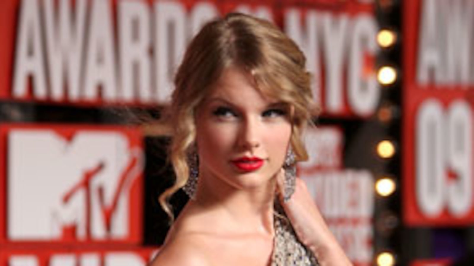 galleries/2009/09/14/vma-red-carpet/vma-red-carpet---taylor-swift_mmbcv8