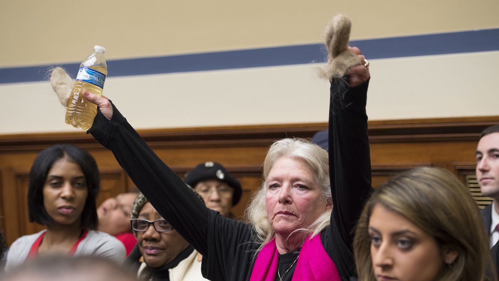 articles/2016/02/07/memo-to-clinton-from-flinton-bring-water/160206-glawe-clinton-flint-tease_gcjki4