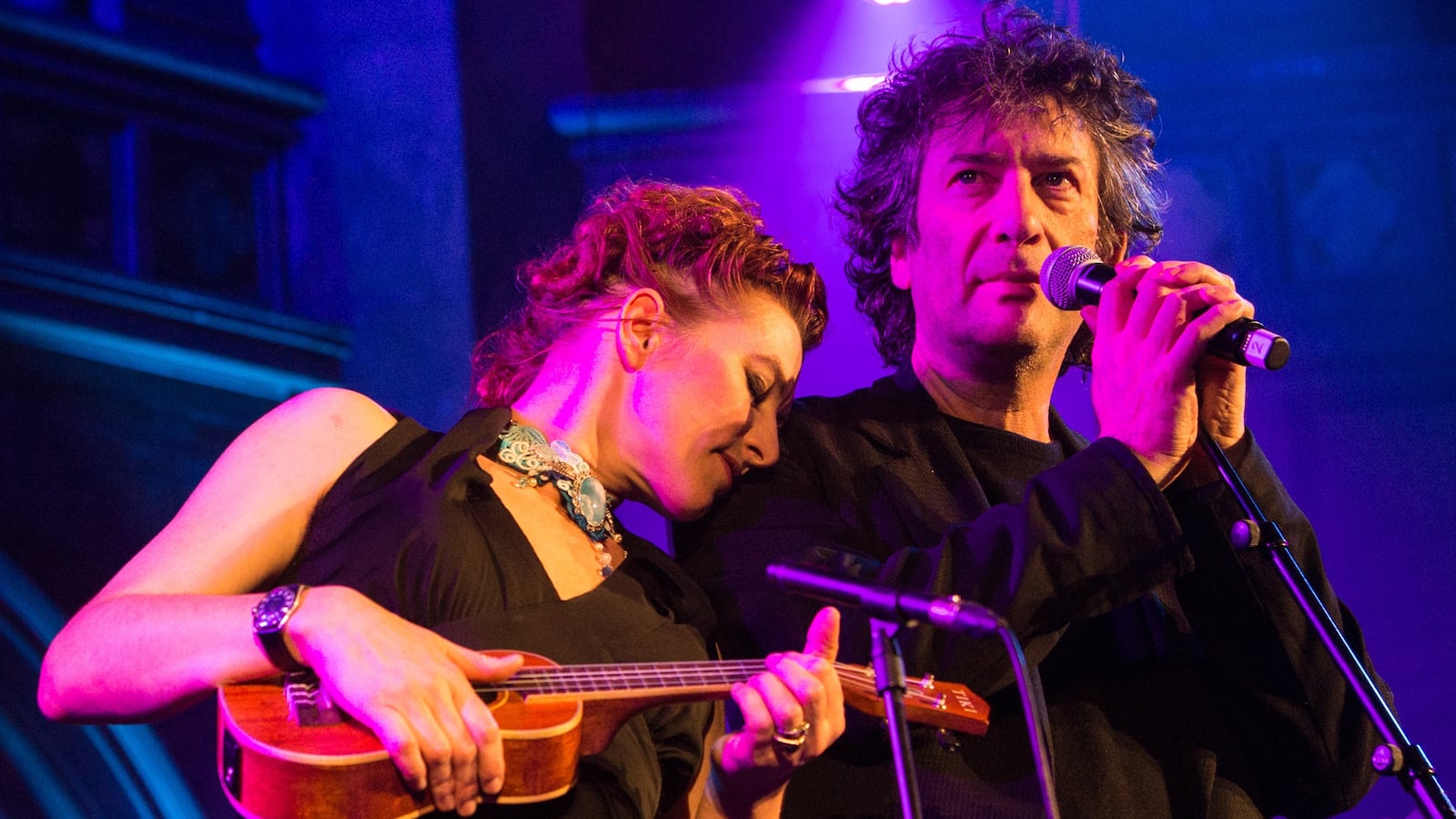 Amanda Palmer and Neil Gaiman performing in London in 2017.