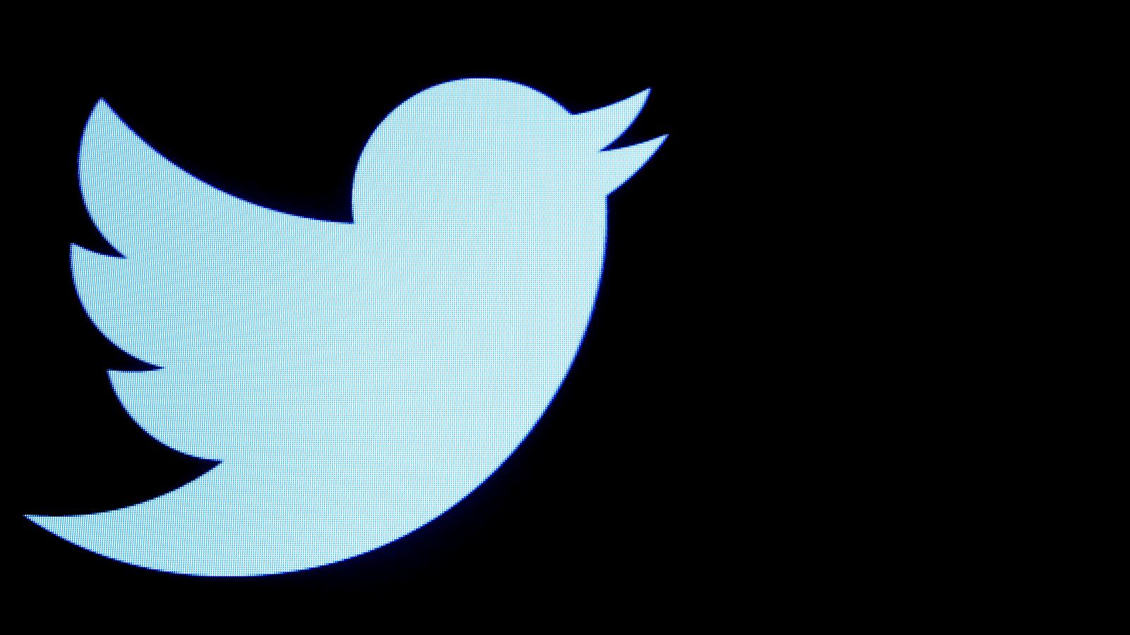 2021-01-08T233128Z_872972437_RC2Z3L97CJA4_RTRMADP_3_USA-ELECTION-TRUMP-TWITTER_obb8uo