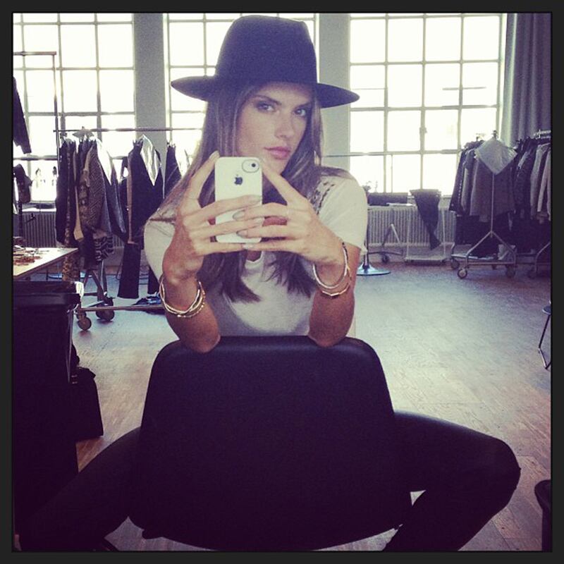 galleries/2013/06/01/oprah-winfrey-rihanna-and-more-celebrity-twitter-pictures-photos/Alessandra-Ambrosio_g9eyyz