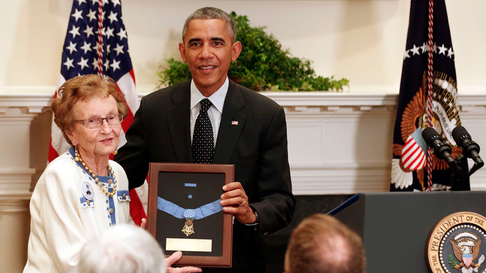 cheats/2014/11/06/medal-of-honor-awarded-to-civil-war-vet/141106-obama-honor-medal-cheat_phgwg8