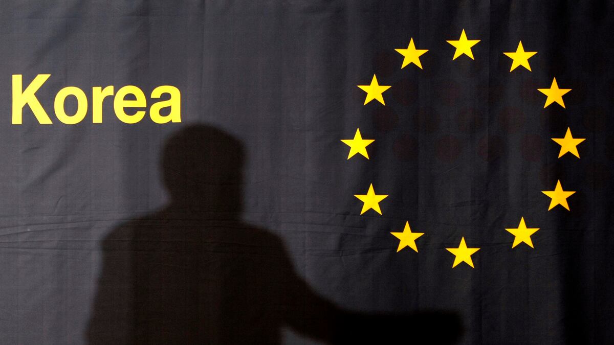 cheats/2011/06/28/obama-strikes-new-free-trade-deals/free-trade-south-korea_jbd39h