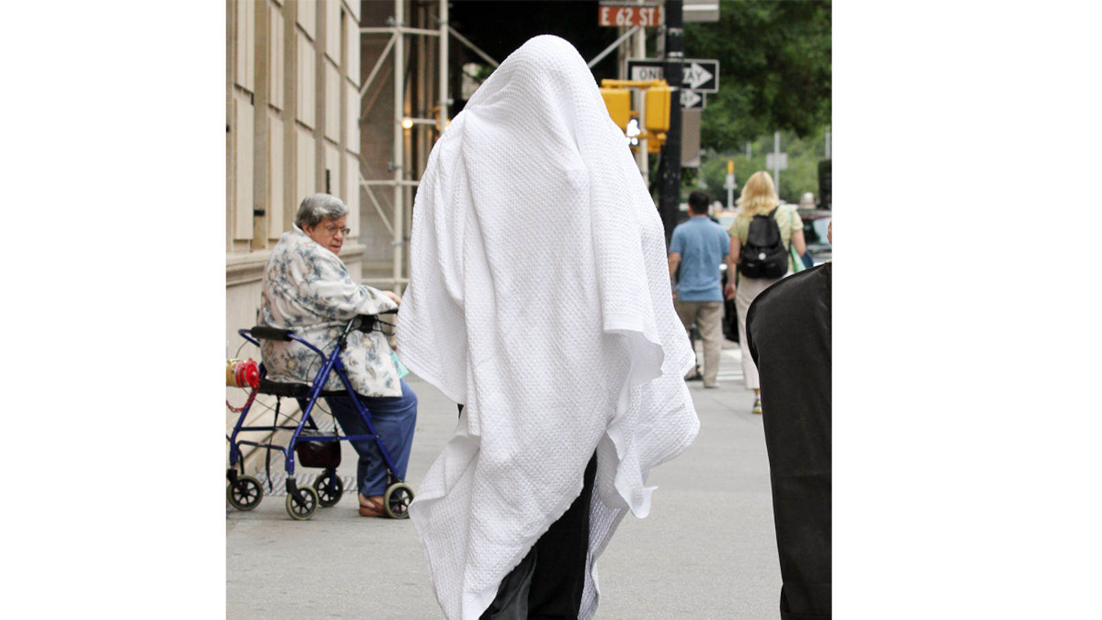 cheats/2012/06/20/baldwin-hides-from-photogs/alec-baldwin-sheet-cheat_ada65p