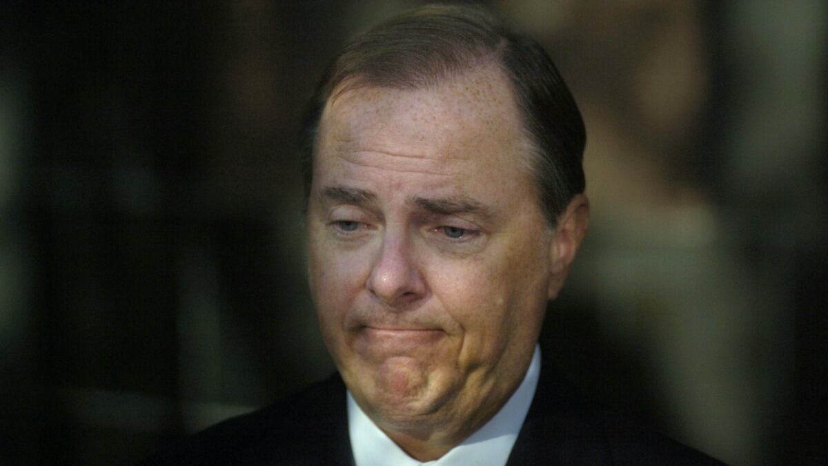 cheats/2013/06/21/enron-ceo-prison-sentence-cut/130621-Jeffrey-Skilling-cheat_ukcmkw