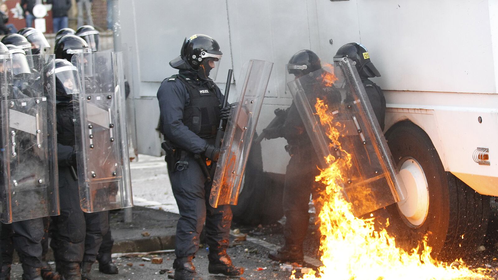 cheats/2013/07/13/orange-day-violence-explodes-in-n-ireland/130713-ireland-cheat_iefjt4