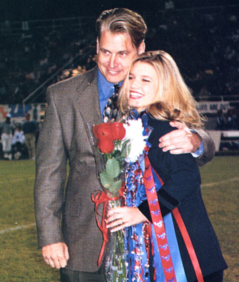 galleries/2009/11/01/celebrity-homecoming-queens-and-kings/celeb-homecoming-winners---jessica-simpson_vmjl5n