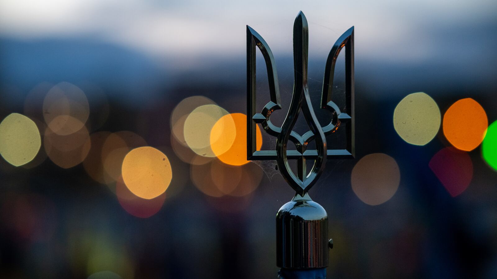 The Ukrainian coat of arms.