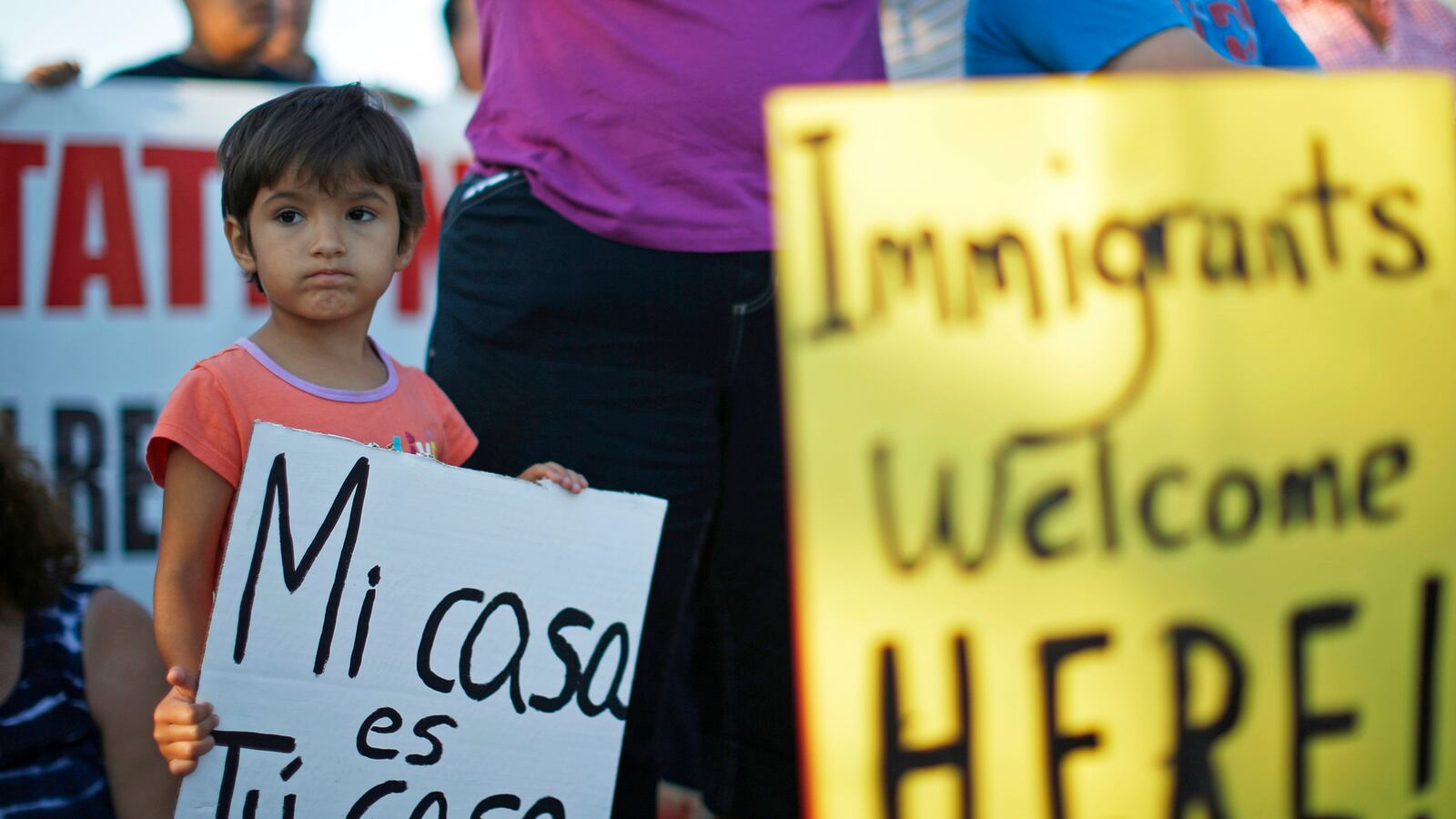 articles/2014/07/15/bipartisan-bill-aims-to-deport-kids-quickly/140715-dickson-border-tease_ldazzy