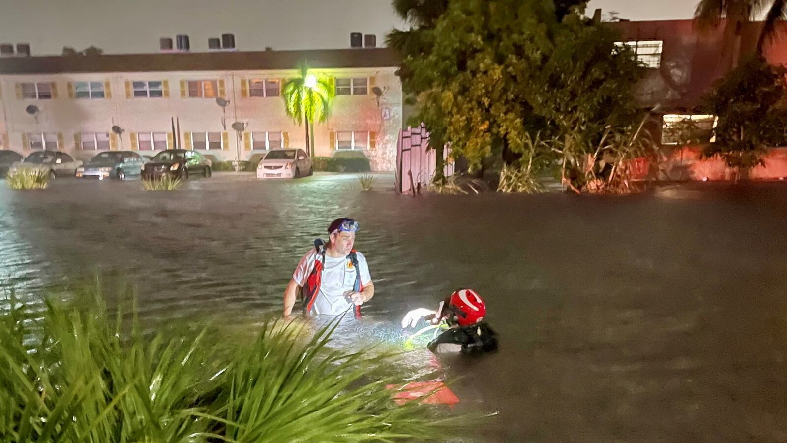 2020-11-10T005456Z_714914663_RC2TZJ9O5VJP_RTRMADP_3_STORM-ETA-FLORIDA-UGC_zdbdvn