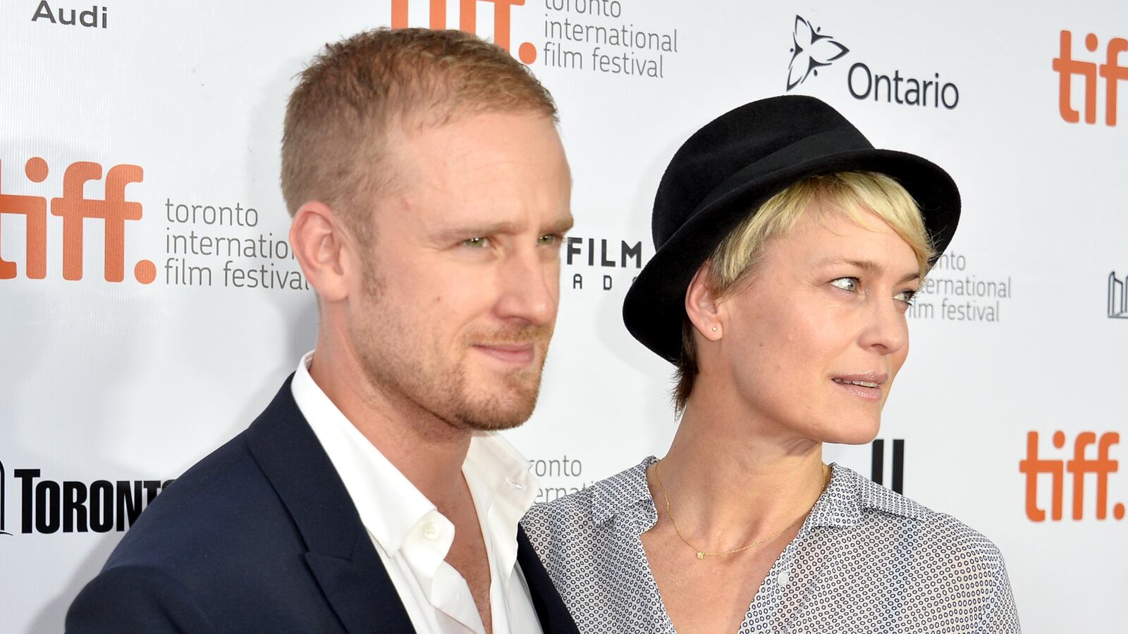 cheats/2014/01/12/robin-wright-ben-foster-engaged/140112-wright-foster-cheat_g2sg2l