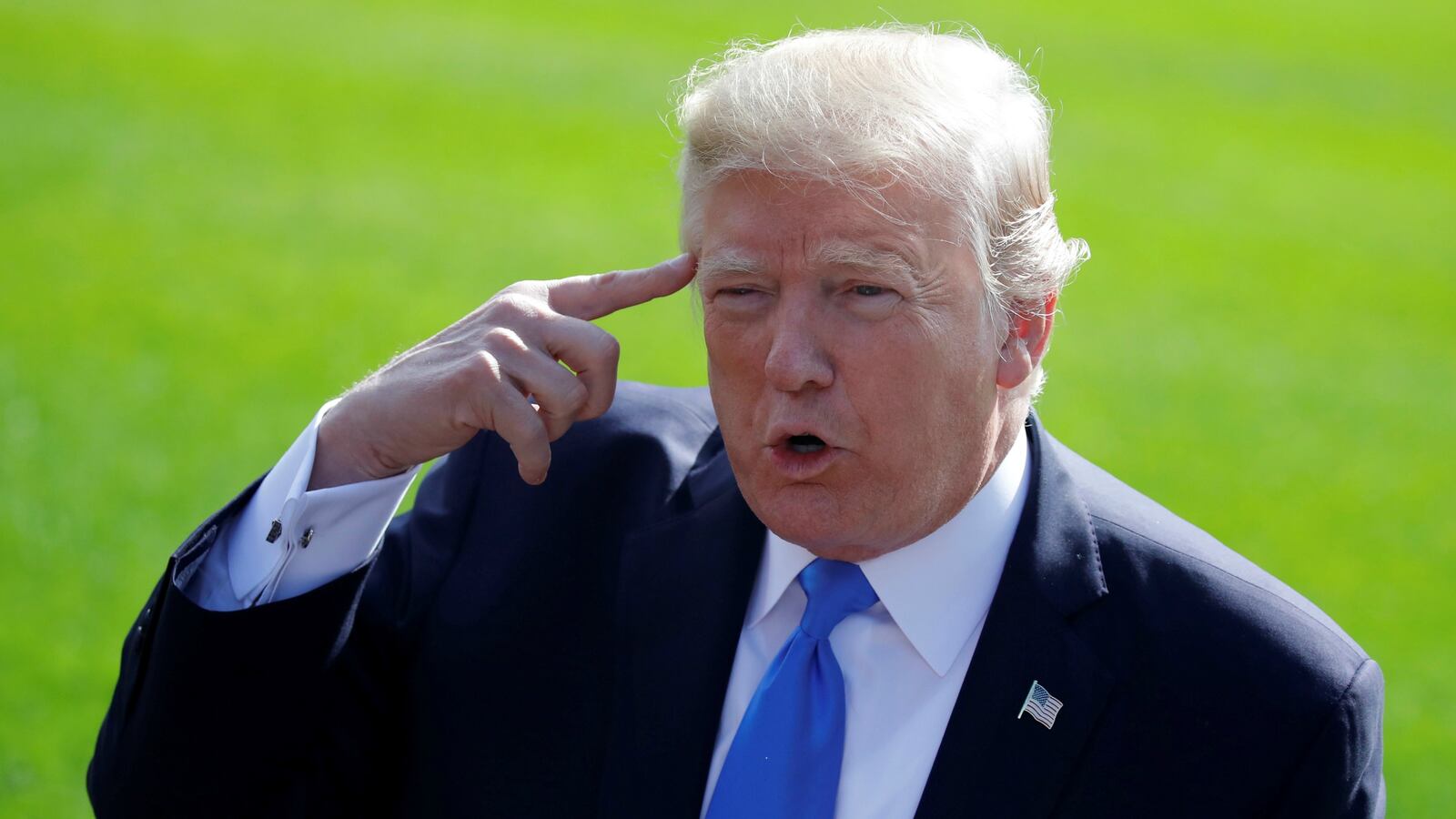 171029-trump-cheat_guqdpd