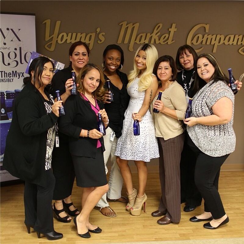 galleries/2014/01/19/nicki-minaj-lindsay-lohan-the-week-s-best-celebrity-selfies-photos/140117-nicki-selfie_hvdq5a