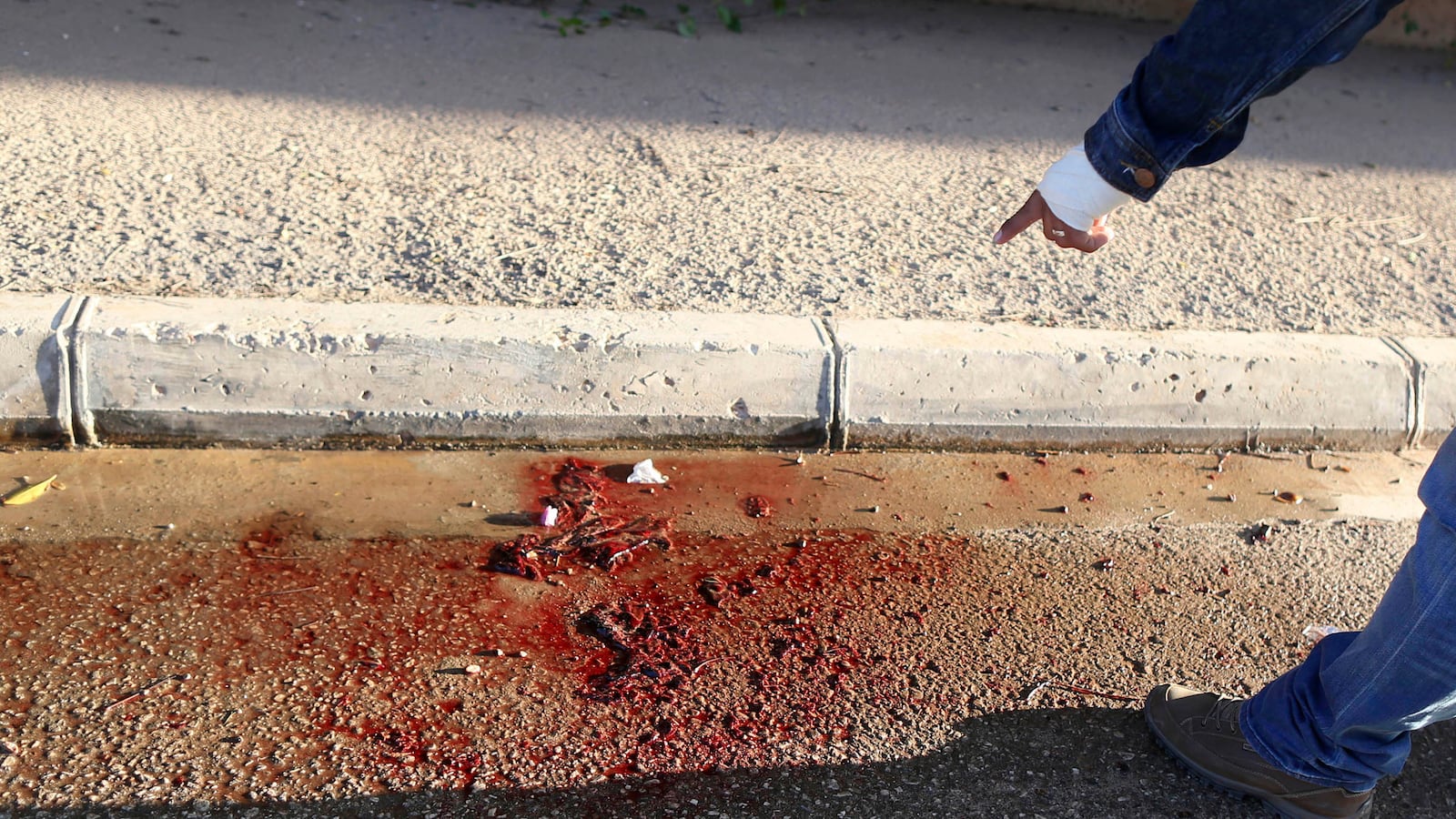 articles/2013/12/05/american-teacher-ronnie-smith-shot-dead-in-libya-by-gunmen/131205-libya-teacher-killed-dettmer-tease_eehoqb