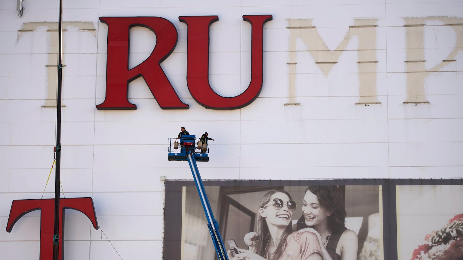 articles/2016/10/27/donald-trump-s-march-to-loserland-is-only-beginning/161026-daly-trump-loser-tease_oz8rmj