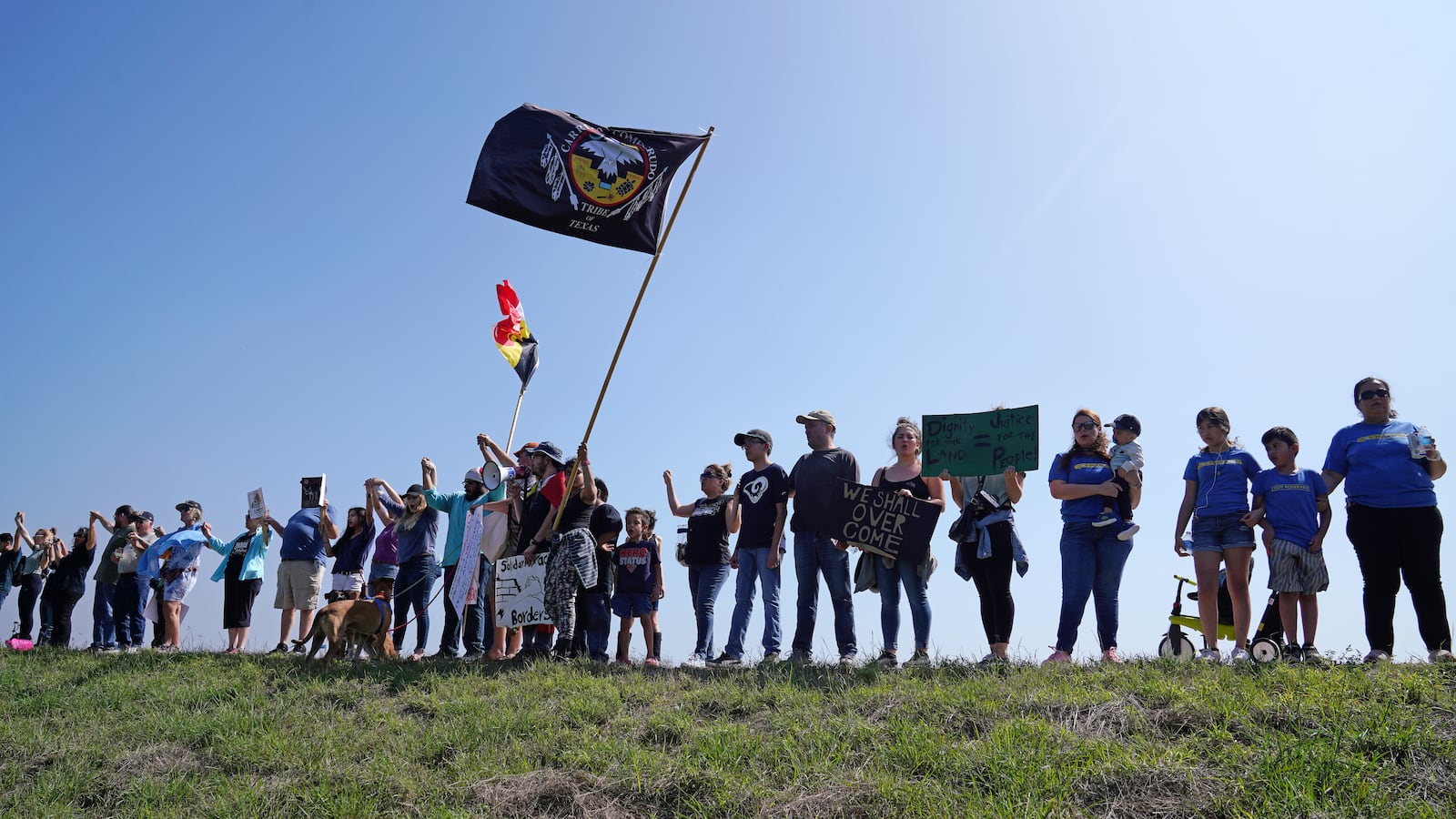 2019-02-17T182911Z_2009645180_RC16F761B4F0_RTRMADP_3_USA-TRUMP_ntellf