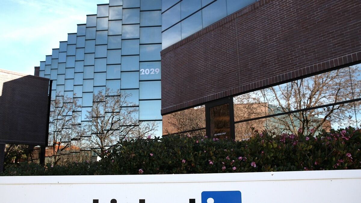 cheats/2012/06/20/linkedin-sued-for-hacked-passwords/linkedin-security-breached-cheat_gjfkv6