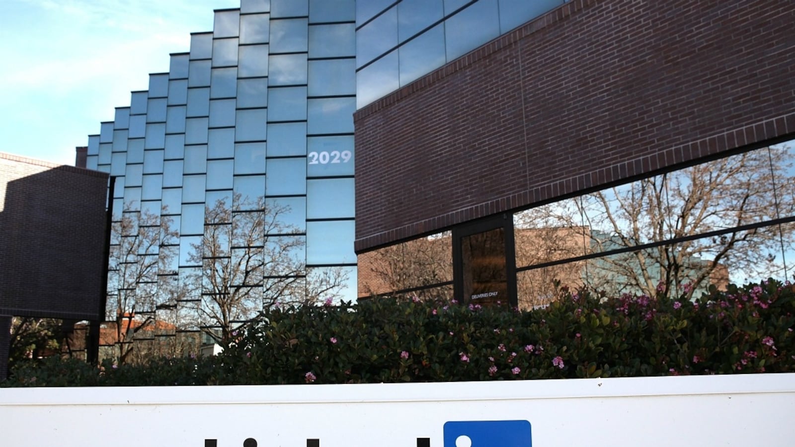 cheats/2012/06/20/linkedin-sued-for-hacked-passwords/linkedin-security-breached-cheat_gjfkv6