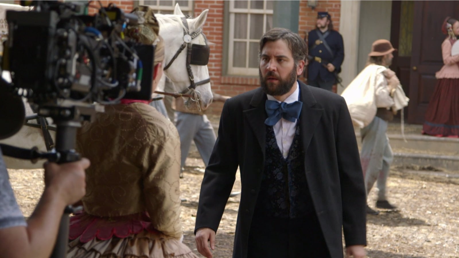 articles/2016/01/04/an-exciting-behind-the-scenes-look-at-mercy-street/an-exciting-behind-the-scenes-look-at-mercy-street-image_pehom8