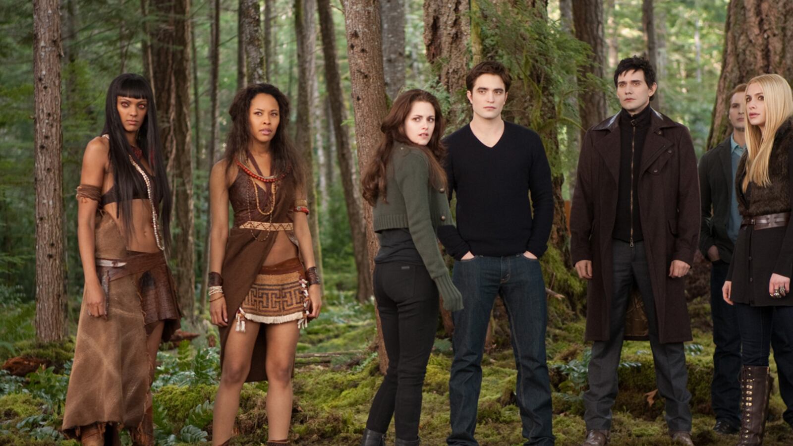 cheats/2012/11/24/twilight-and-skyfall-win-on-black-friday/twilight-breaking-dawn-2-fall-movie-preview_o4yyoo