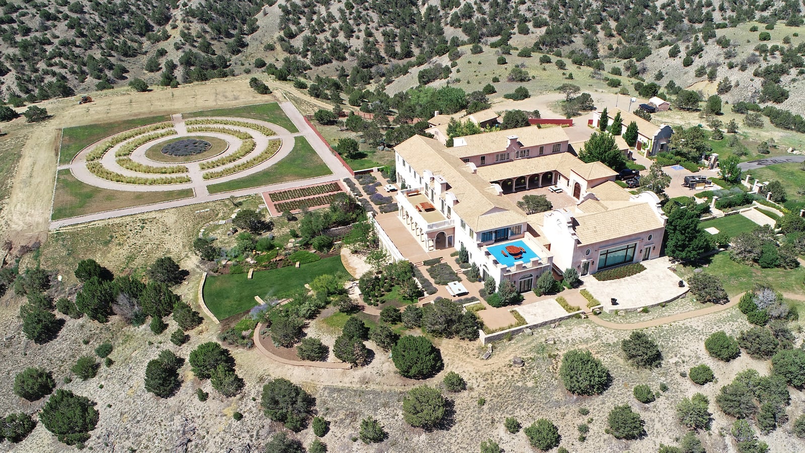 2019-07-15T234812Z_513129207_RC1544C5E420_RTRMADP_3_PEOPLE-JEFFREY-EPSTEIN_ptbi83