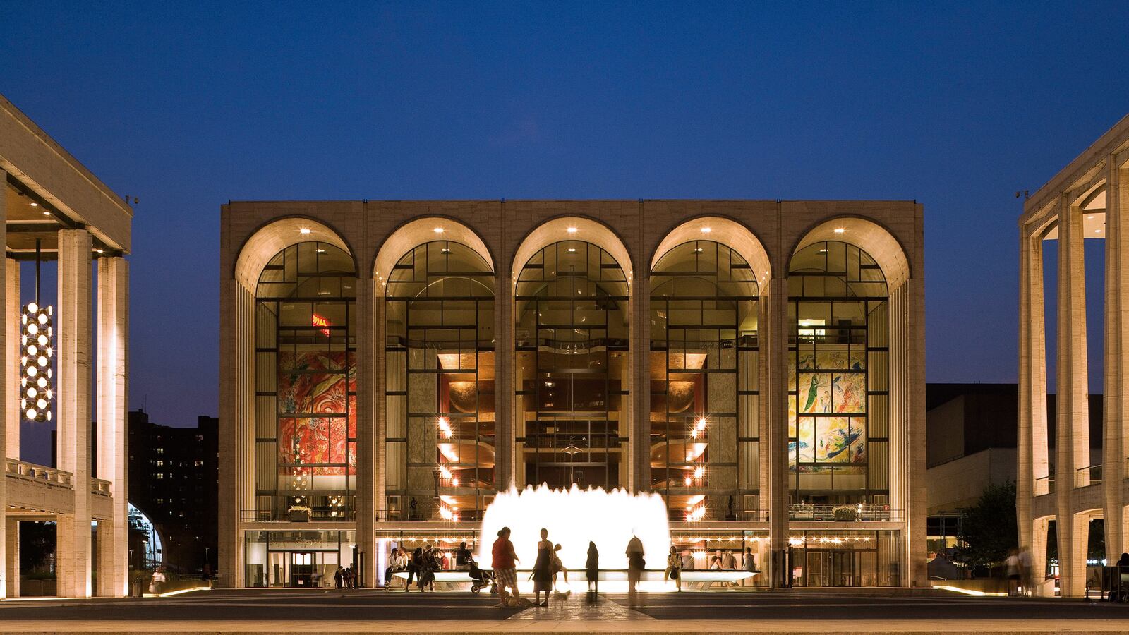articles/2016/10/30/death-murder-tear-gas-the-metropolitan-opera-has-seen-far-crazier-than-the-sprinkling-of-ashes/161030-Milnes-Opera-tease1_hcl4j0