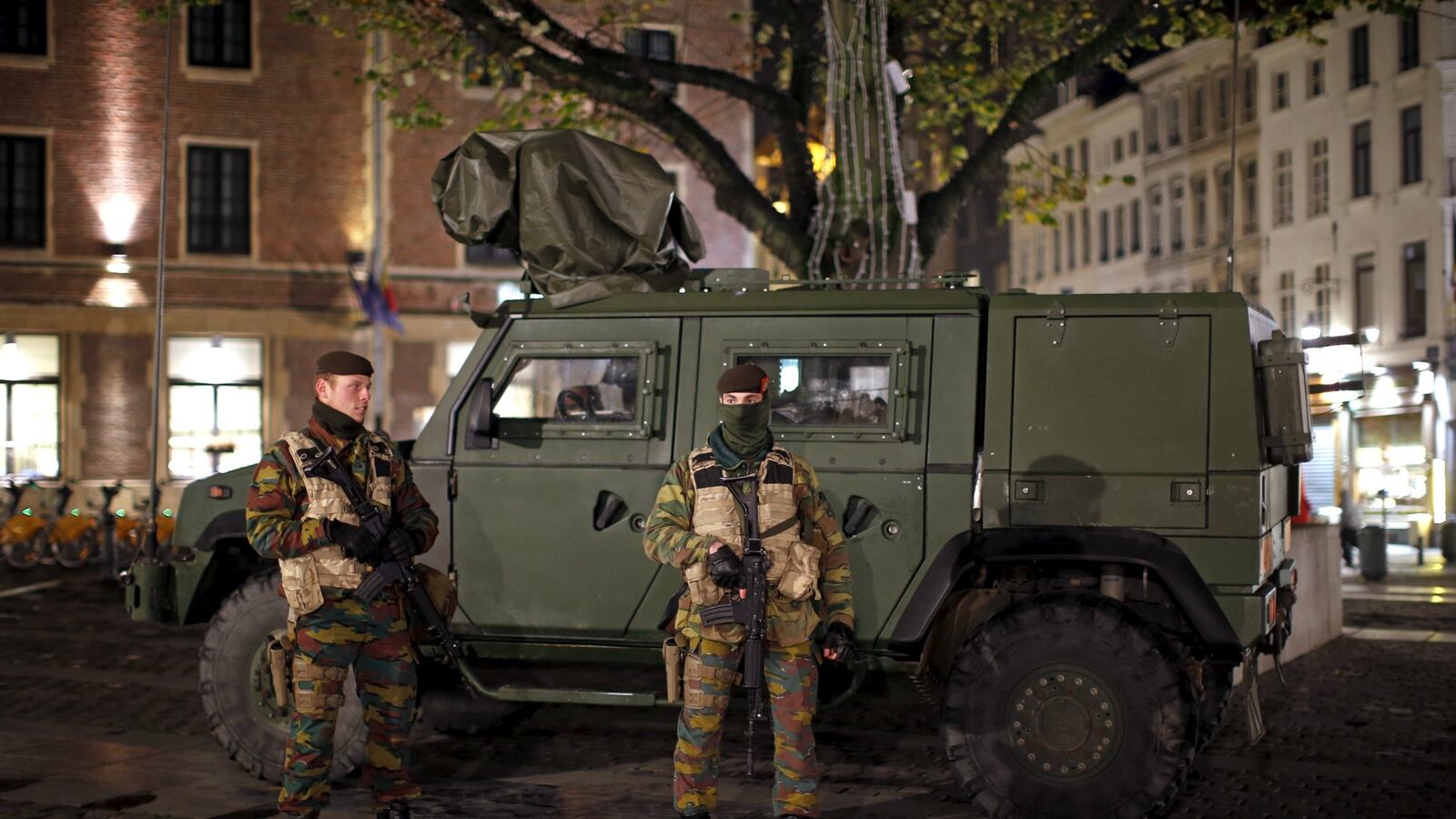 cheats/2015/11/23/brussels-to-stay-in-lockdown-at-least-a-week/151123-brussels-cheat_t6re9b