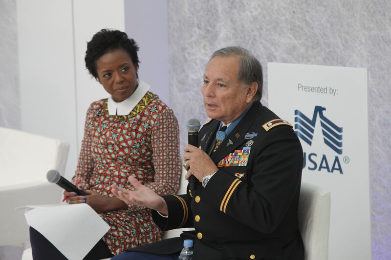 galleries/2012/11/15/william-mcraven-bono-more-from-the-hero-summit-photos/hero-summit-new3_ce1jv1