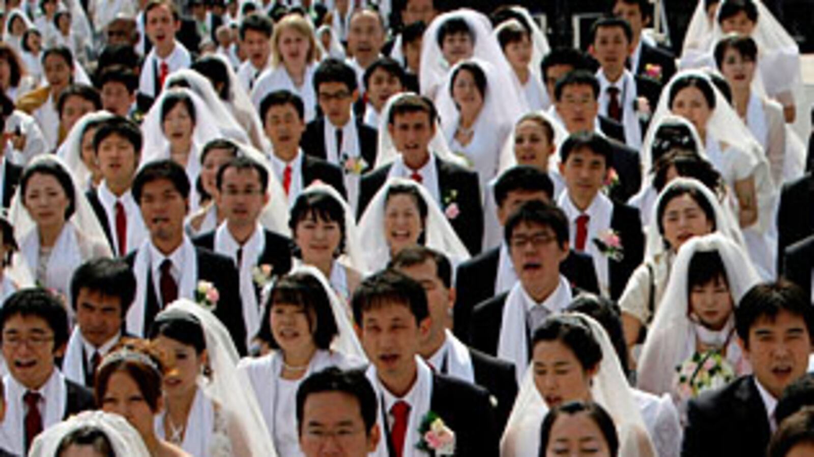 cheats/2009/10/14/rev-moon-marries-40000/mass-wedding_k3qe5z