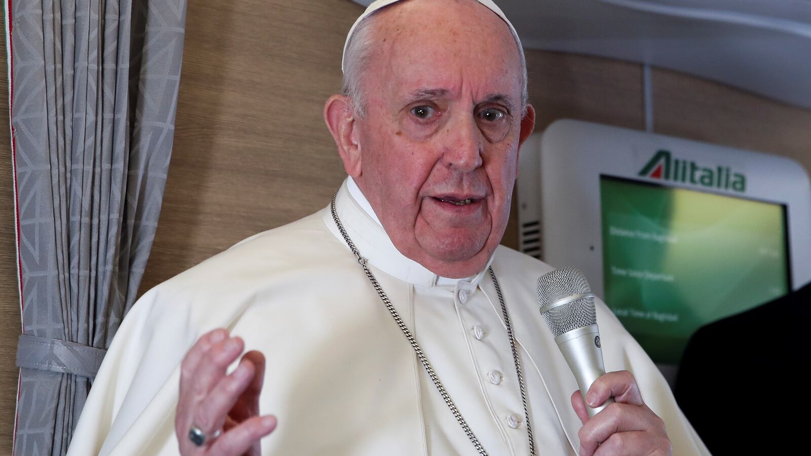 2021-03-08T113631Z_836054476_RC2Z6M9UBMGL_RTRMADP_3_POPE-IRAQ-NEWS-CONFERENCE_samkmi